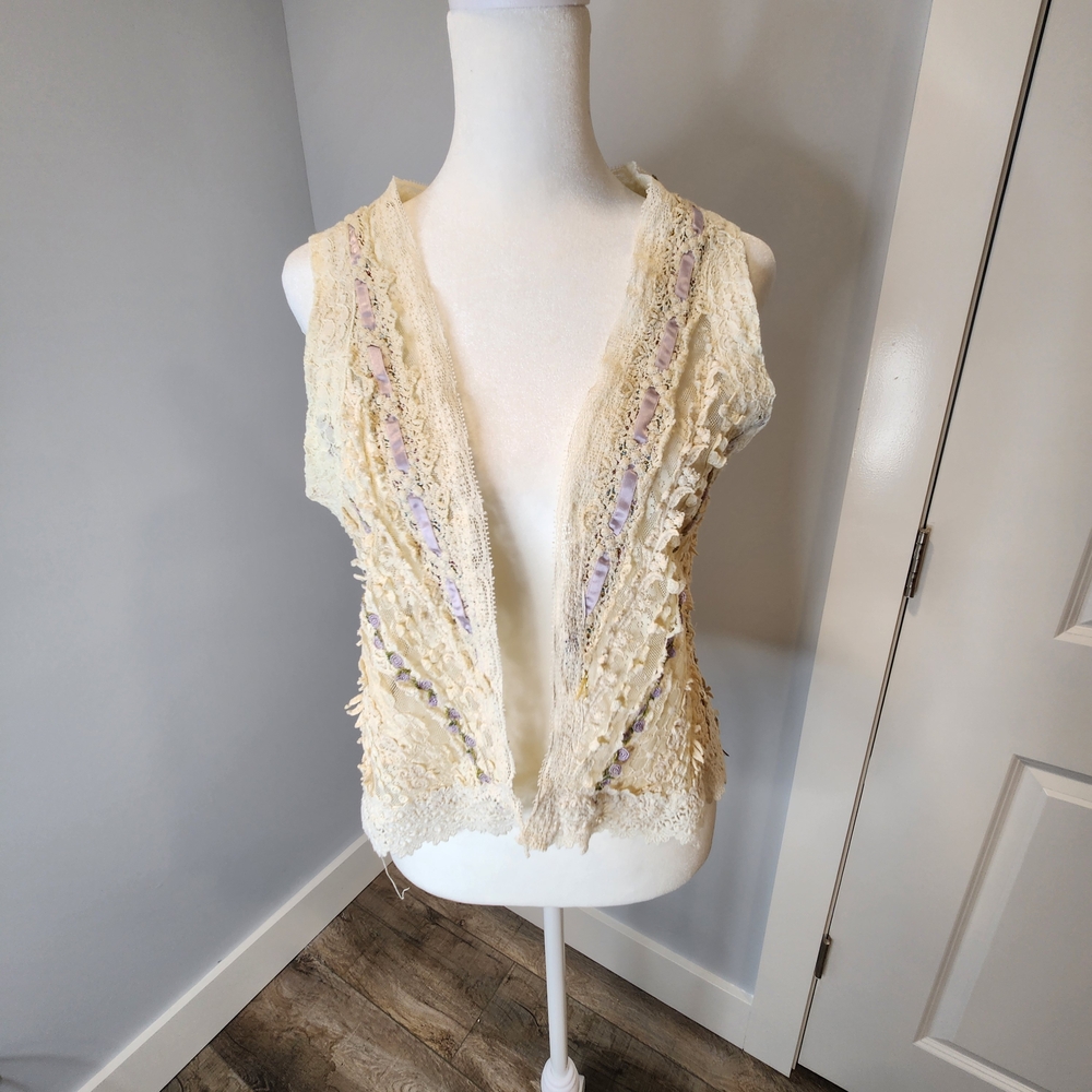 Vintage Westport 1 Cream Lace Vest‎